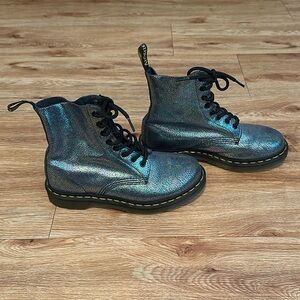 Dr.Martens iridescent Pascal boot